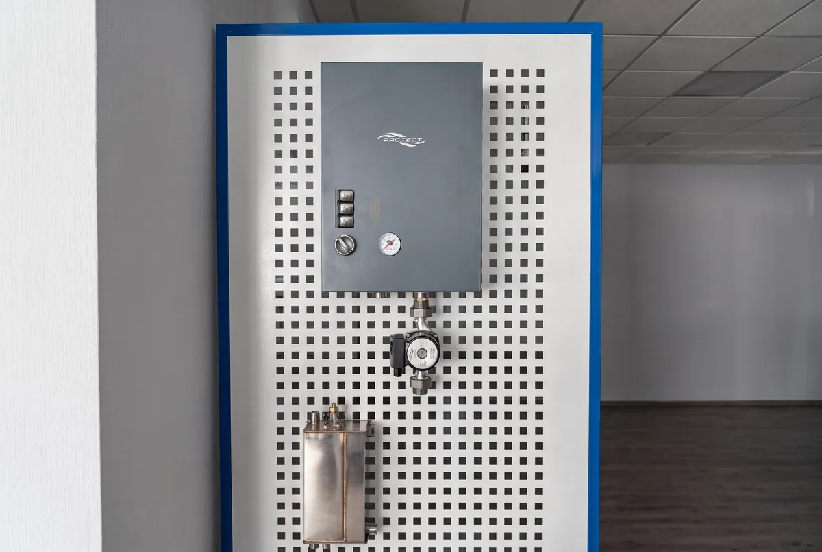 Электрические котлы PROTECT на стенде шоурума